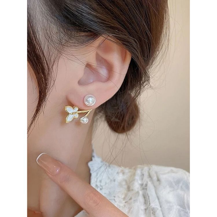 Pranjo Elegant Pearl Butterfly Earrings – Dual Pearl & Crystal Wing Studs